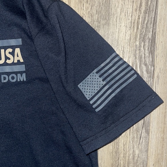 ❗️FINAL SALE❗️Men’s Under Armour Tee - Picture 5 of 6